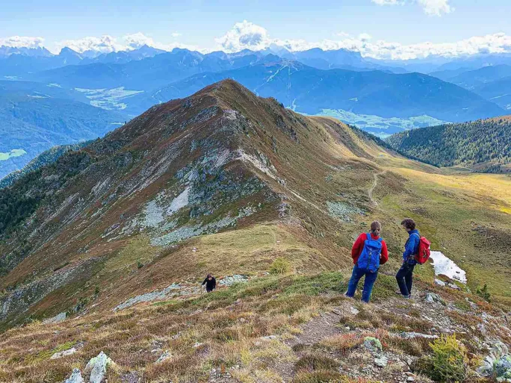 Panoramablick über die Berglandschaft rund um den Schafkopf